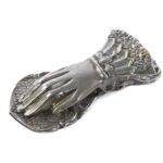 silver-brooch-6926317_1920